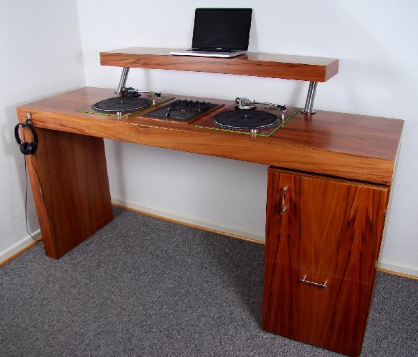 DJ Pult in Nussbaum / Tineo Übersicht DJ Pult in Nussbaum / Tineo Übersicht