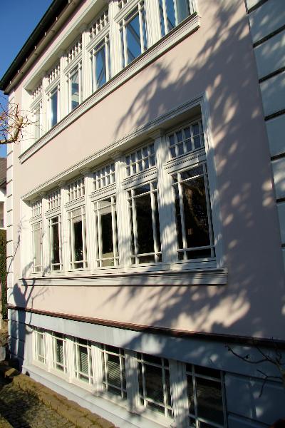 Auenansicht des doppelstckigen exklusiven englischen Wintergartens / Kellerfenster