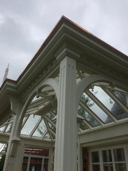 Terrassenberdachung im englischen Stil in Hamburg Detail der Zierelemente