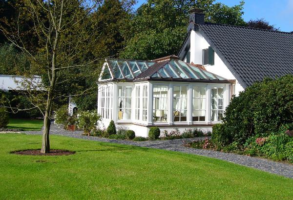 Wintergarten im Rheinland bei Sonnenschein Wintergarten im Rheinland bei Sonnenschein