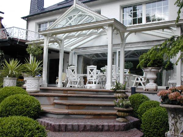 Weitere Ansicht der Terrassenberdachung im viktorianischen Stil