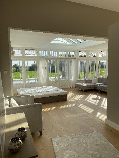 viktorianischer Wintergarten im Muensterland Detail Durchgang Scheune viktorianischer Wintergarten im Muensterland Detail Durchgang Scheune