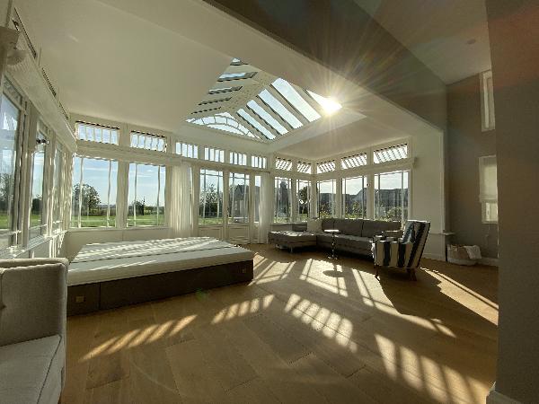 viktorianischer Wintergarten im Muensterland mit Whirlpool und Glasdach viktorianischer Wintergarten im Muensterland mit Whirlpool und Glasdach